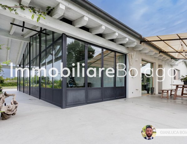 Il fascino industrial in una casa dal carattere deciso