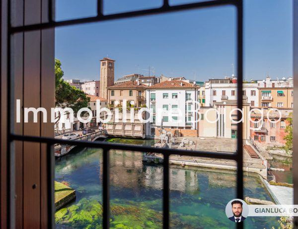 Attico con vista sul Sile – un rifugio di luce nel centro storico di Treviso